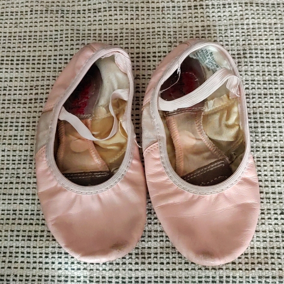 Mix&Match 3/$25 - 🩰 Girl's Pink Leather Ballet Shoes / Slippers - Picture 2 of 4
